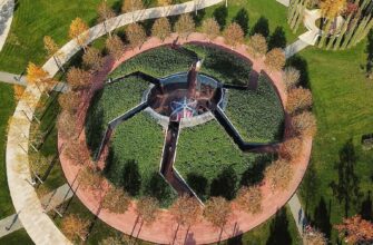 Зеркальный лабиринт в парке «Краснодар»